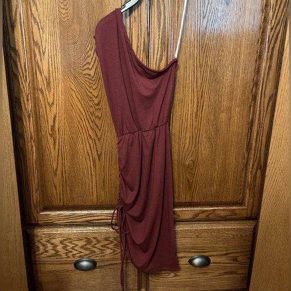 NWT Lulu’s One Shoulder Dress - Picture 8 of 8